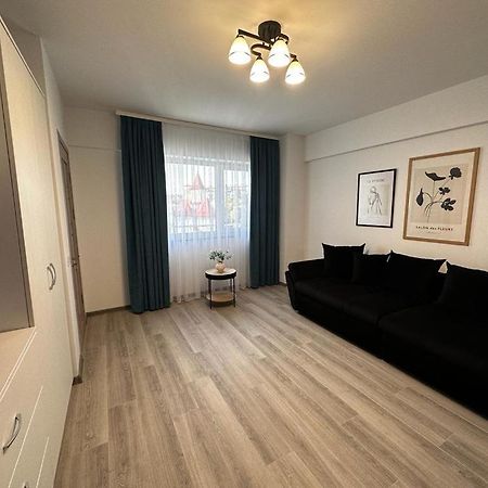 Luxury Apartments And Studios Boulevard G Enescu Suceava Exterior photo
