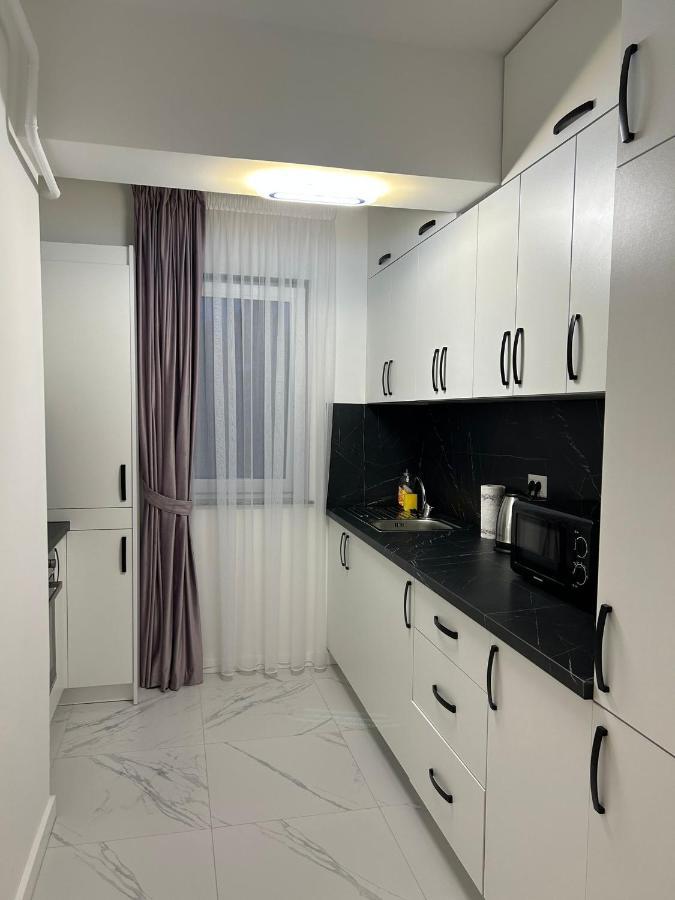 Luxury Apartments And Studios Boulevard G Enescu Suceava Exterior photo