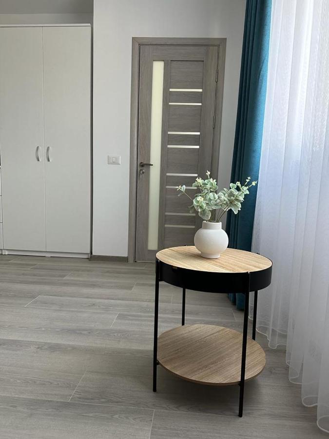 Luxury Apartments And Studios Boulevard G Enescu Suceava Exterior photo