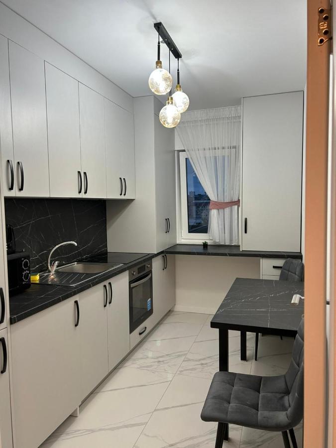 Luxury Apartments And Studios Boulevard G Enescu Suceava Exterior photo