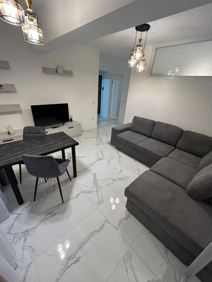 Luxury Apartments And Studios Boulevard G Enescu Suceava Exterior photo